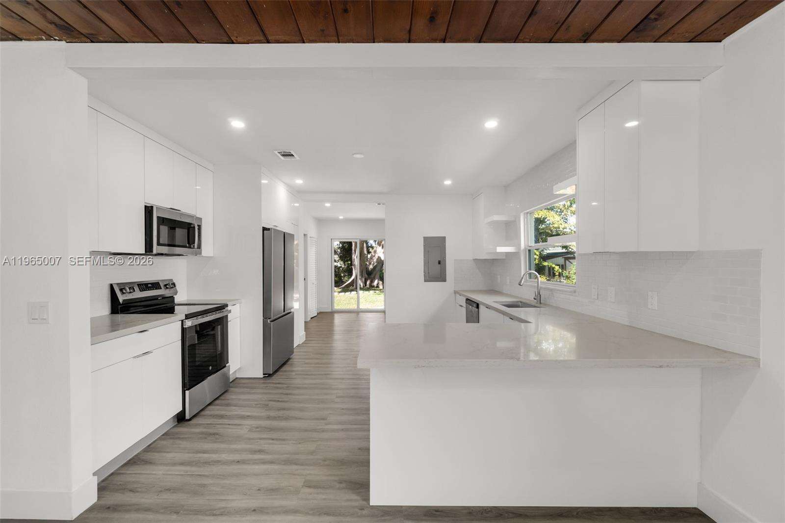 30 7th St, Hallandale Beach, FL 33009 | Picture 9