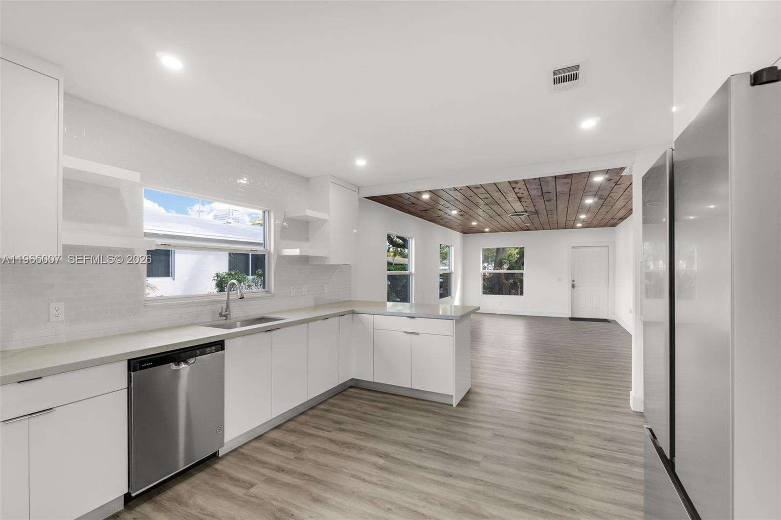 30 7th St, Hallandale Beach, FL 33009 | Picture 10