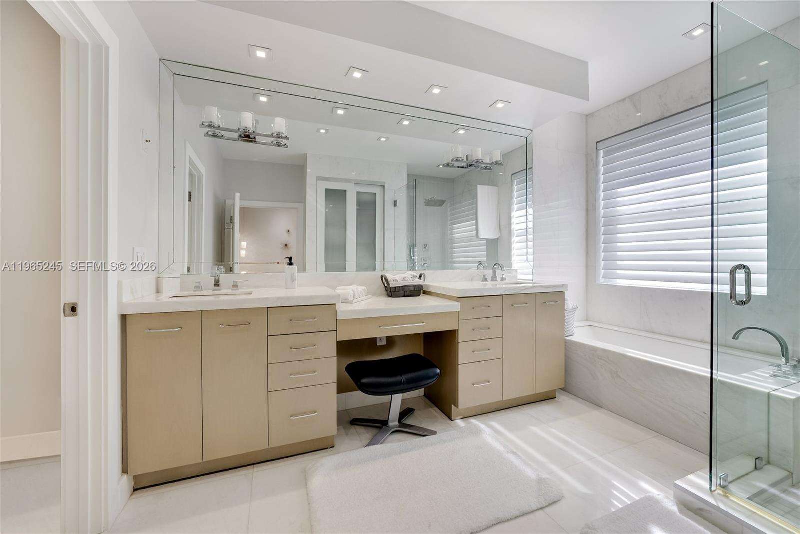 1366 Harbor Vw W, Hollywood, FL 33019 | Picture 15