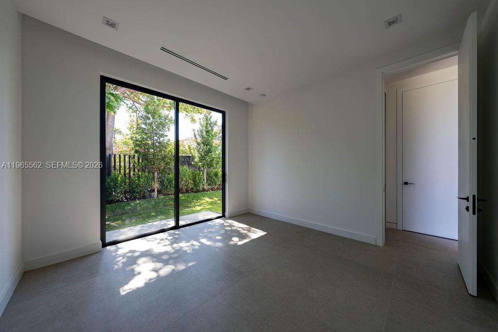 215 Shore Dr, Miami, FL 33133 | Picture 19