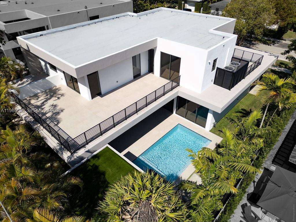 215 Shore Dr, Miami, FL 33133 | Picture 3