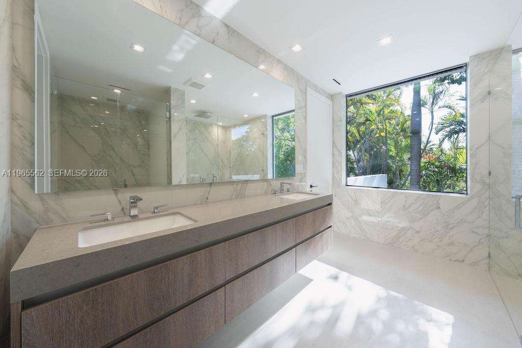 215 Shore Dr, Miami, FL 33133 | Picture 27