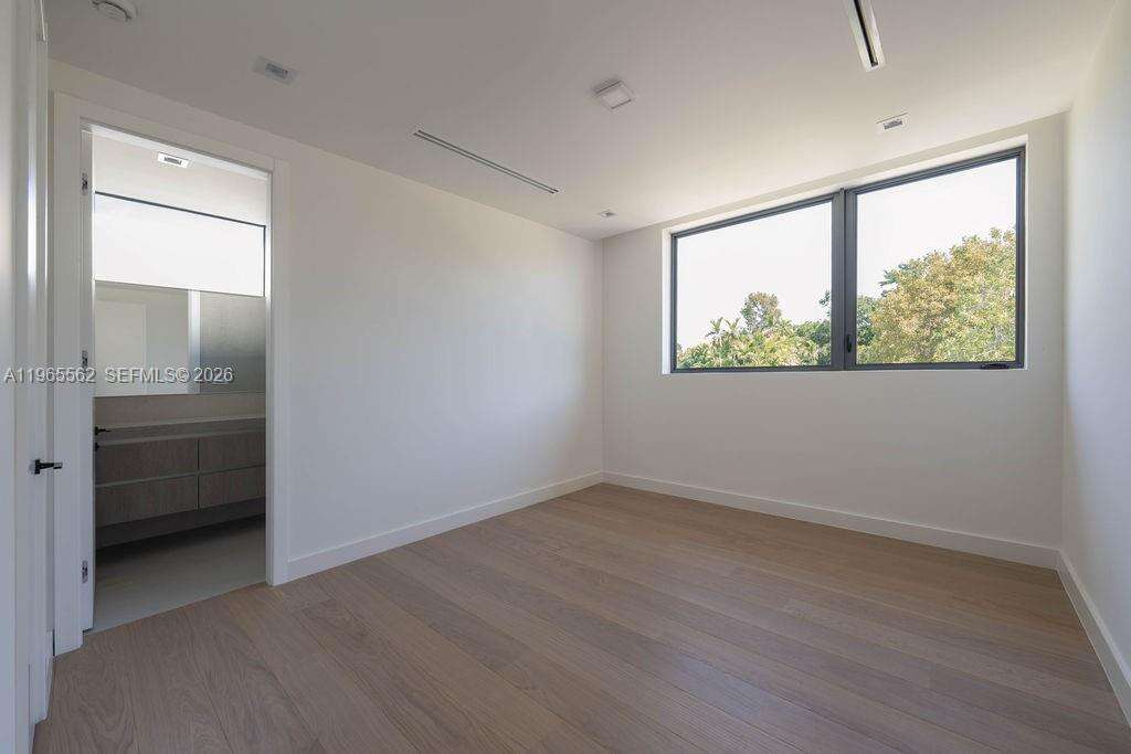 215 Shore Dr, Miami, FL 33133 | Picture 28