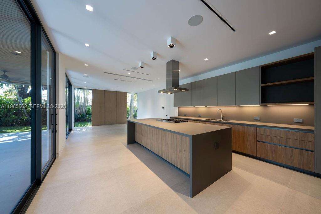 215 Shore Dr, Miami, FL 33133 | Picture 10