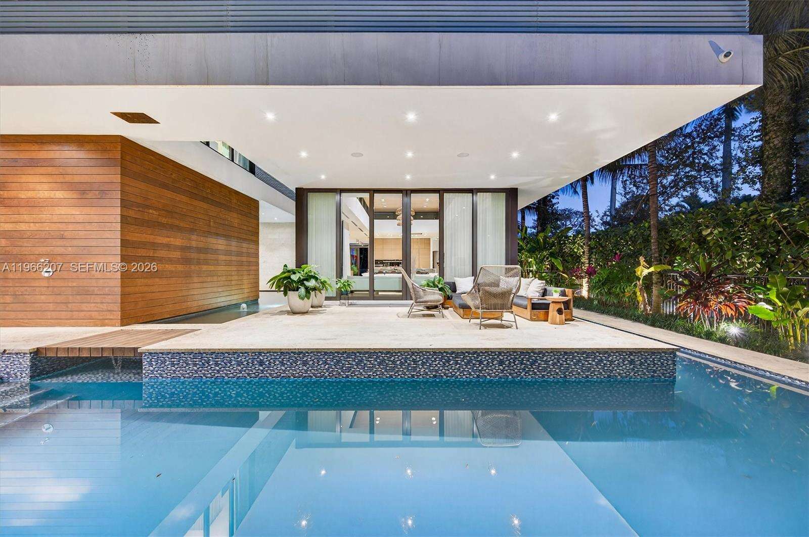 2300 Sunset Dr, Miami Beach, FL 33140 | Picture 8