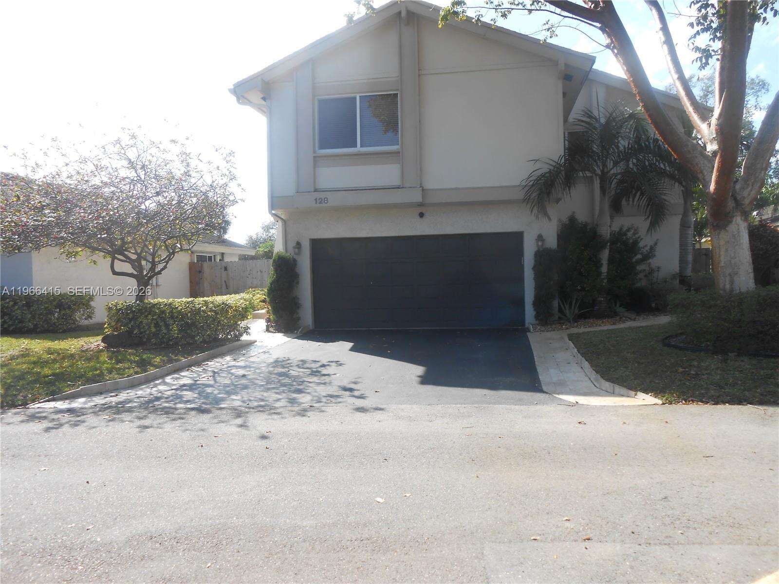 128 Laurel Rd, Hollywood, FL 33021 | Picture 2