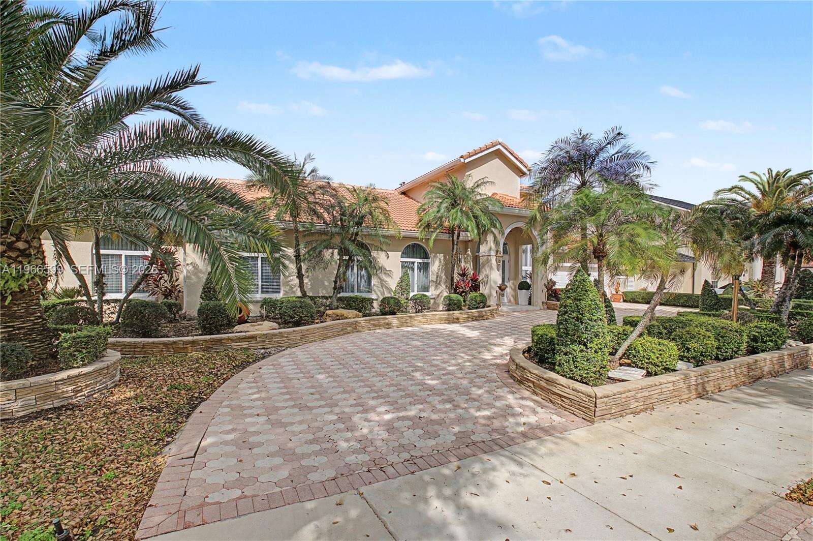 8305 157th Ter, Miami Lakes, FL 33016 | Picture 2