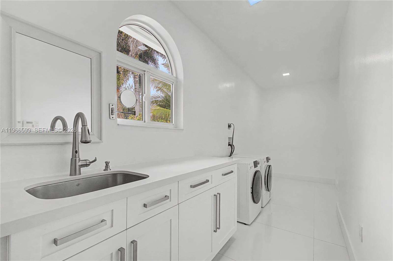 8305 157th Ter, Miami Lakes, FL 33016 | Picture 12