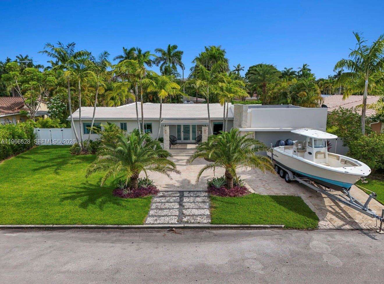 1050 Jefferson St, Hollywood, FL 33019 | Picture 2