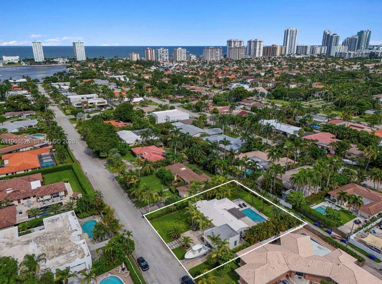 1050 Jefferson St, Hollywood, FL 33019 | Picture 4