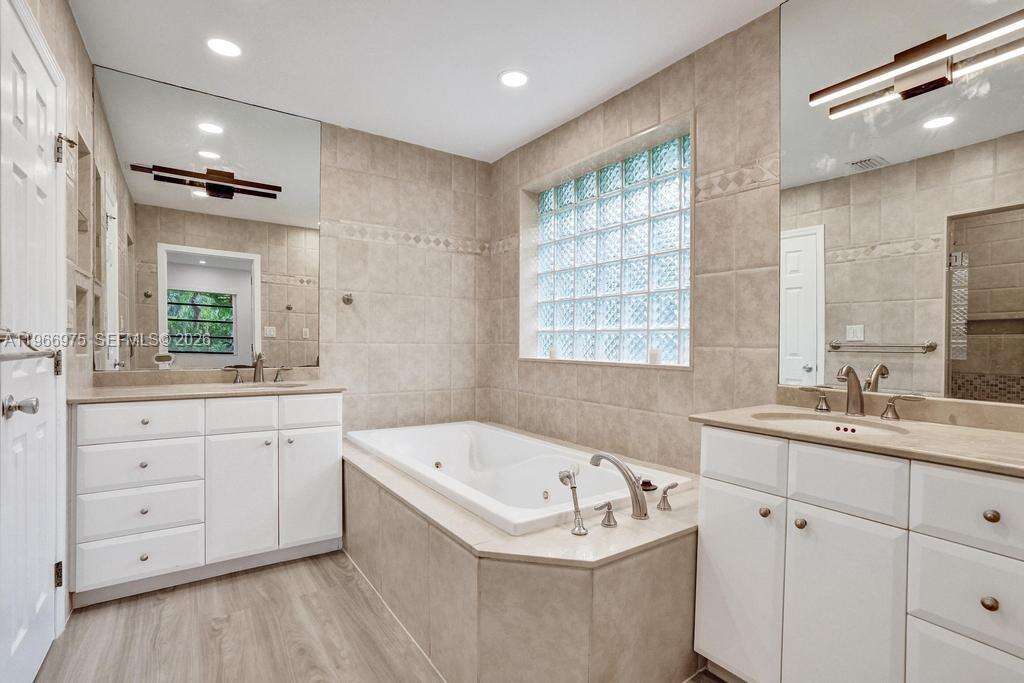 19710 23rd Ave, Miami, FL 33180 | Picture 18