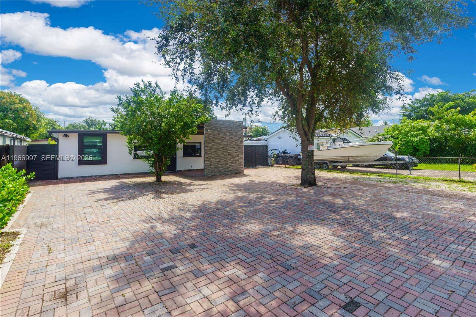 411 61st Ave, Hollywood, FL 33024 - For Sale photo 2