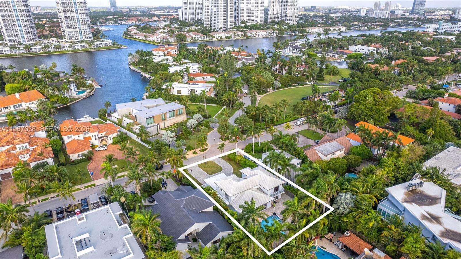 465 Golden Beach Dr, Golden Beach, FL 33160 | Picture 2