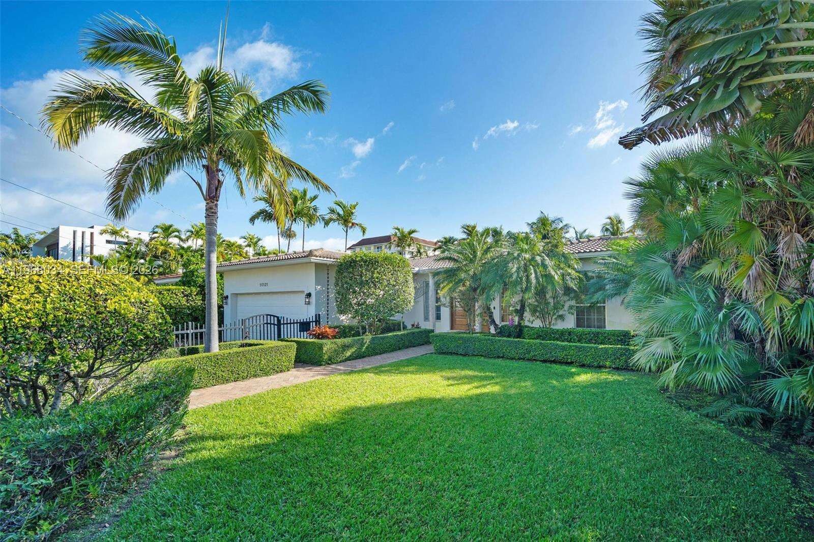 10121 Broadview Dr, Bay Harbor Islands, FL 33154 | Picture 3