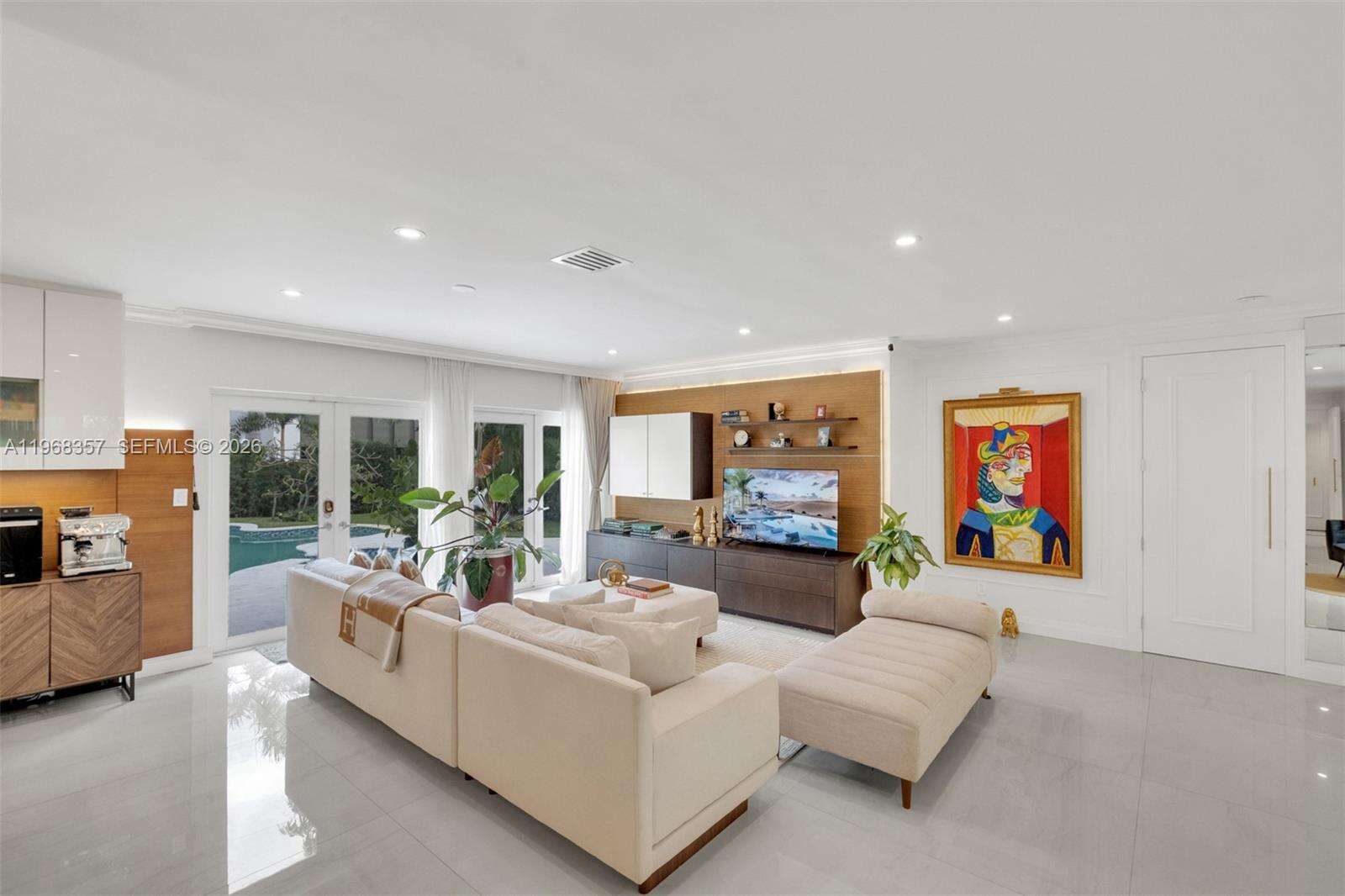 726 17th Way, Fort Lauderdale, FL 33304 | Picture 2