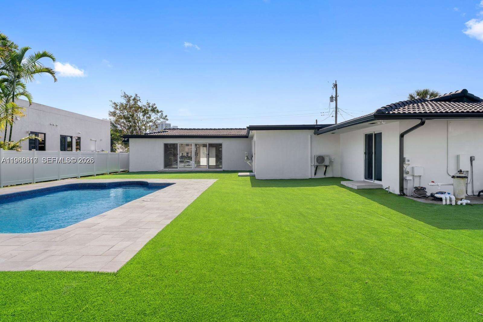 430 Tamarind Dr, Hallandale Beach, FL 33009 | Picture 13