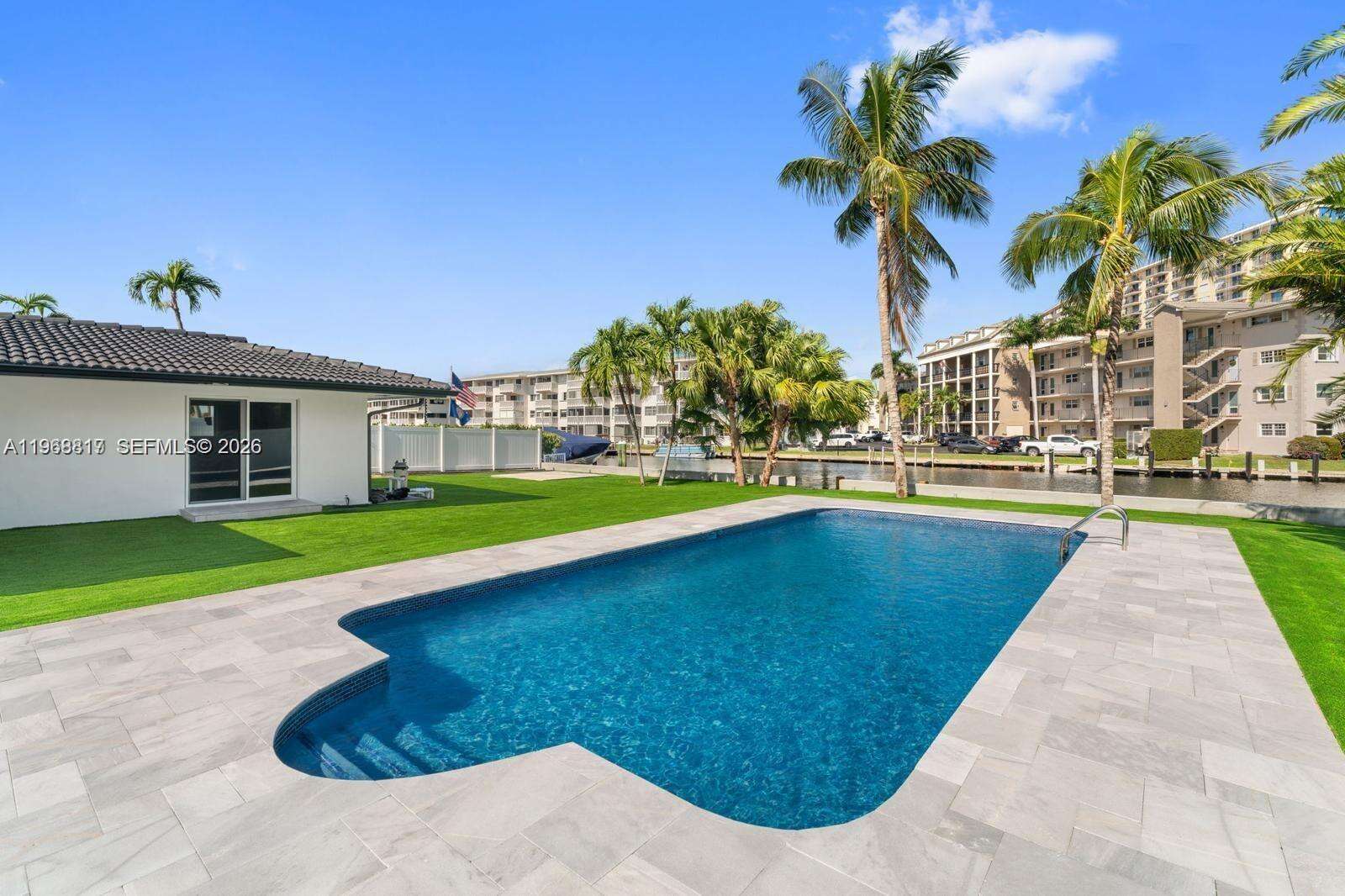 430 Tamarind Dr, Hallandale Beach, FL 33009 | Picture 15