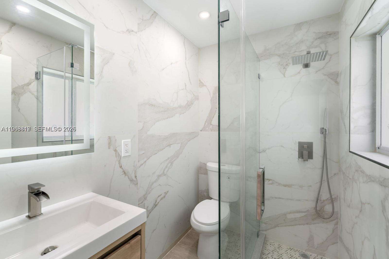 430 Tamarind Dr, Hallandale Beach, FL 33009 | Picture 19