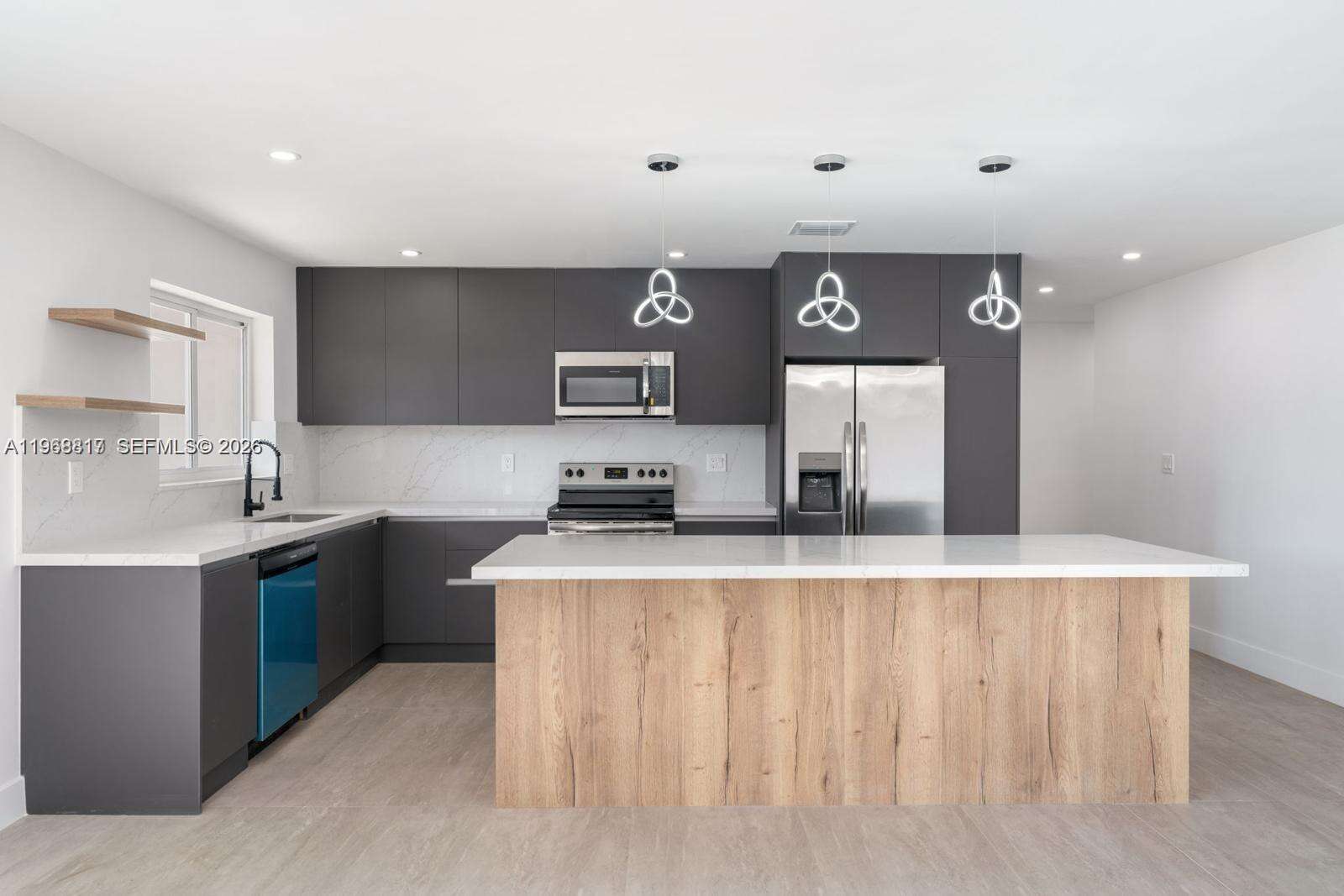 430 Tamarind Dr, Hallandale Beach, FL 33009 | Picture 21