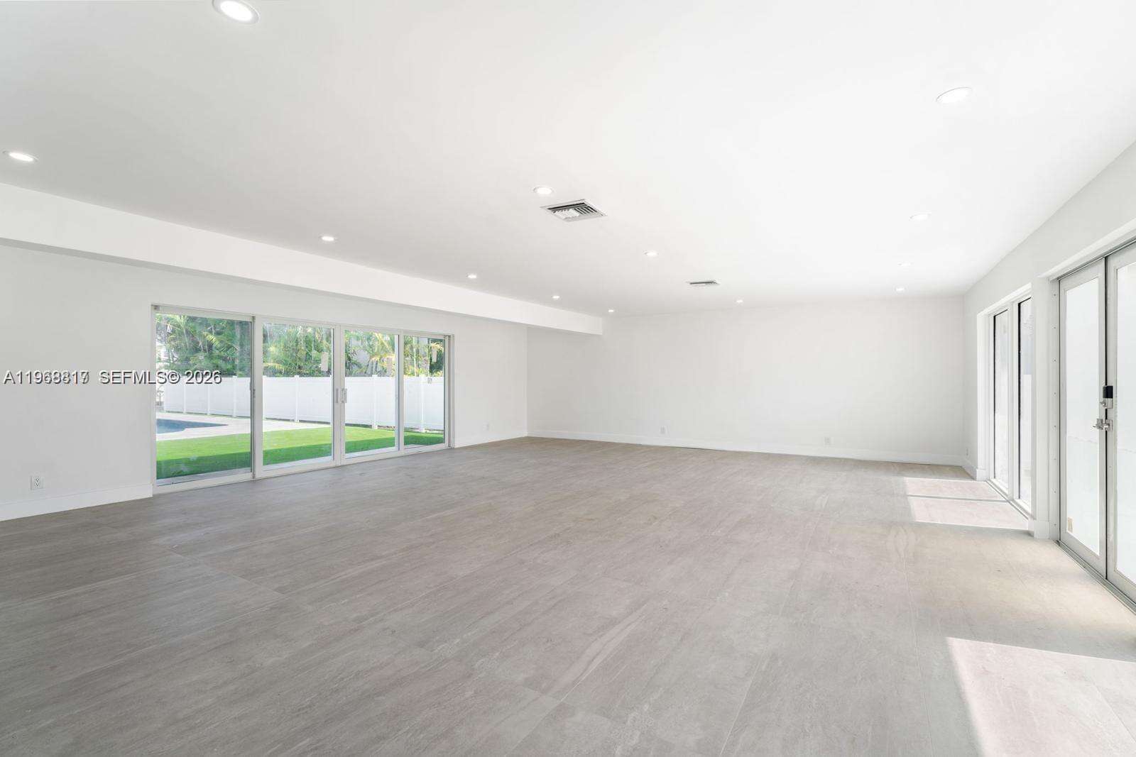 430 Tamarind Dr, Hallandale Beach, FL 33009 | Picture 25