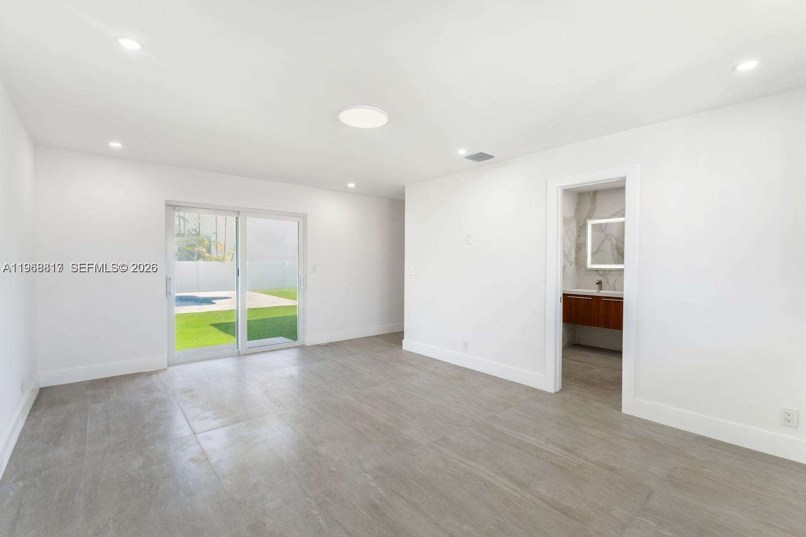 430 Tamarind Dr, Hallandale Beach, FL 33009 | Picture 29