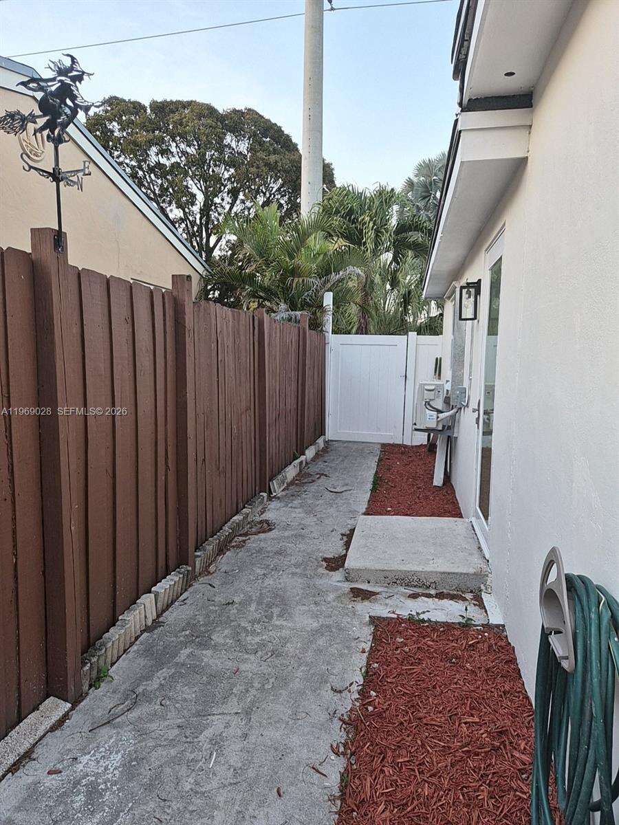 Hollywood, FL 33021 - For Sale photo 27