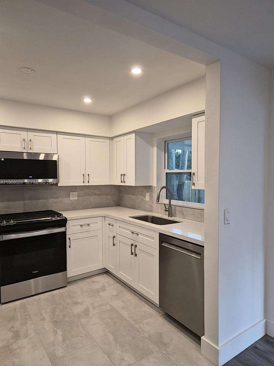 Hollywood, FL 33021 - For Sale photo 4