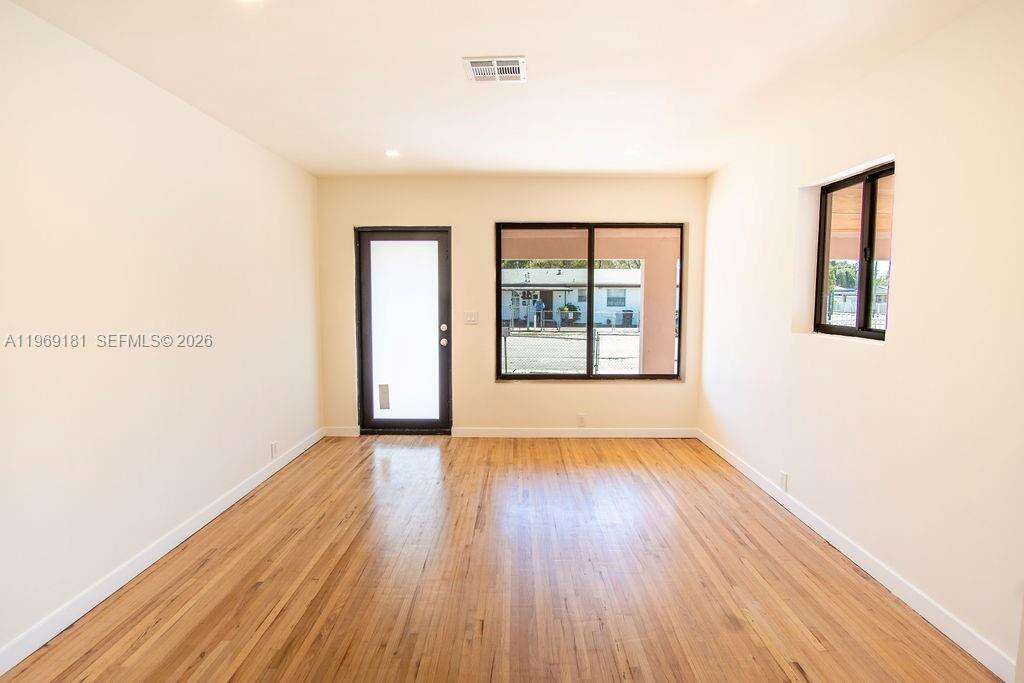 415 52nd St, Hialeah, FL 33013 | Picture 2