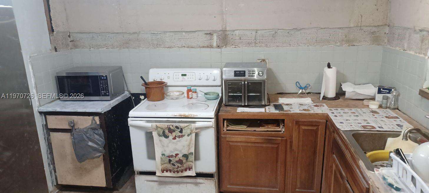 2215 Wiley St, Hollywood, FL 33020 | Picture 13