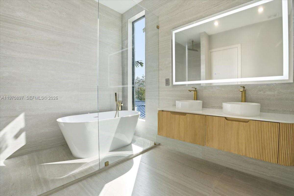 1637 Monroe St, Hollywood, FL 33020 | Picture 30