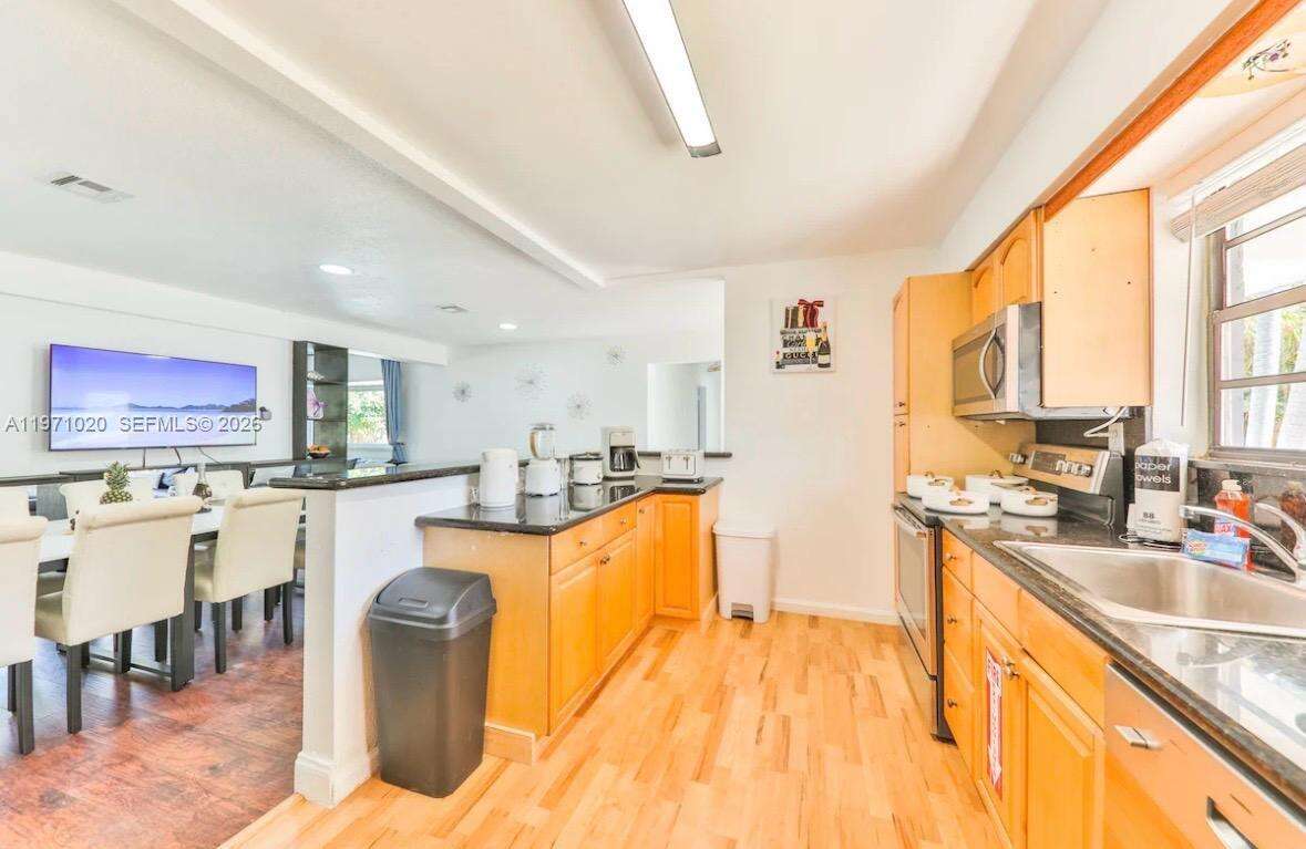  , Miami, FL 33180 | Picture 16