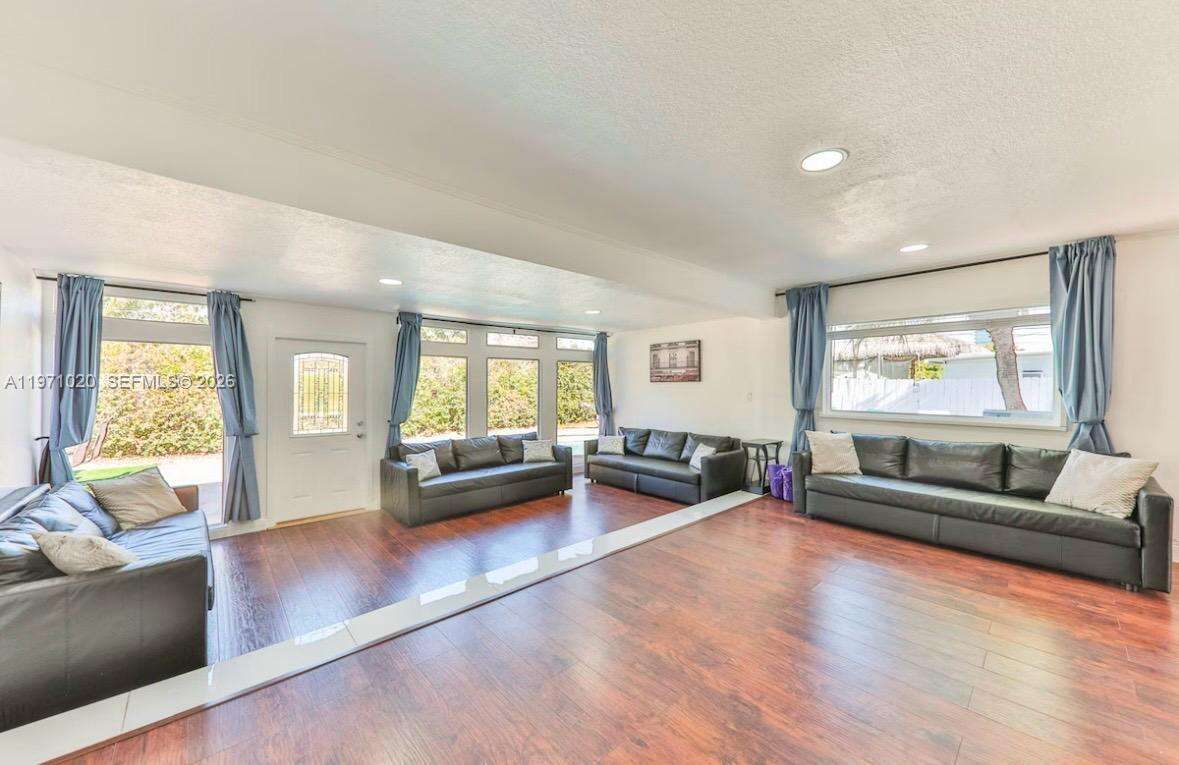  , Miami, FL 33180 | Picture 4