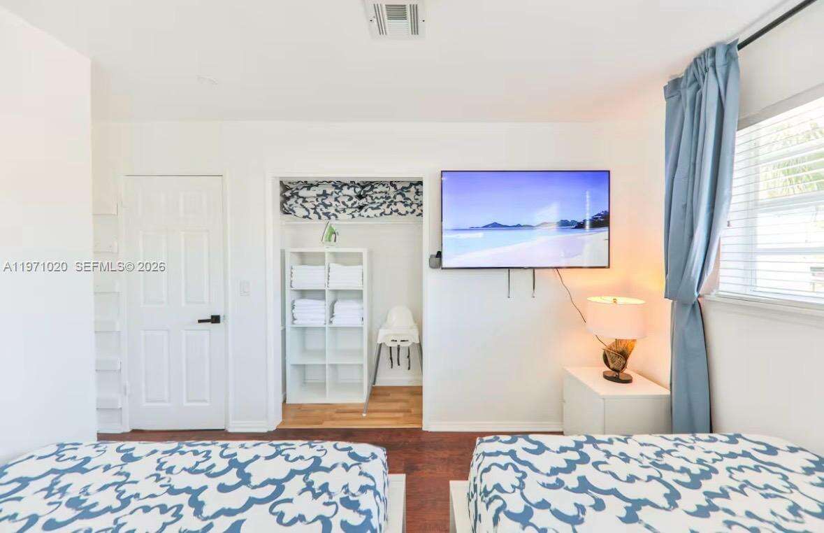  , Miami, FL 33180 | Picture 35