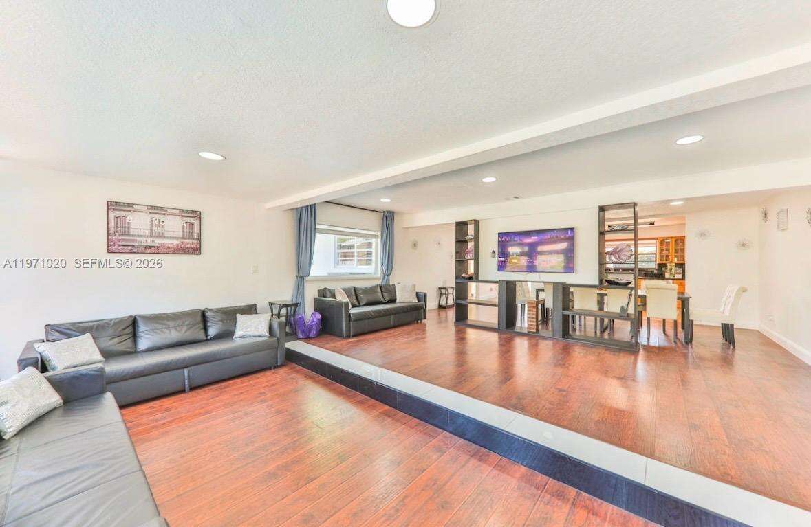  , Miami, FL 33180 | Picture 6