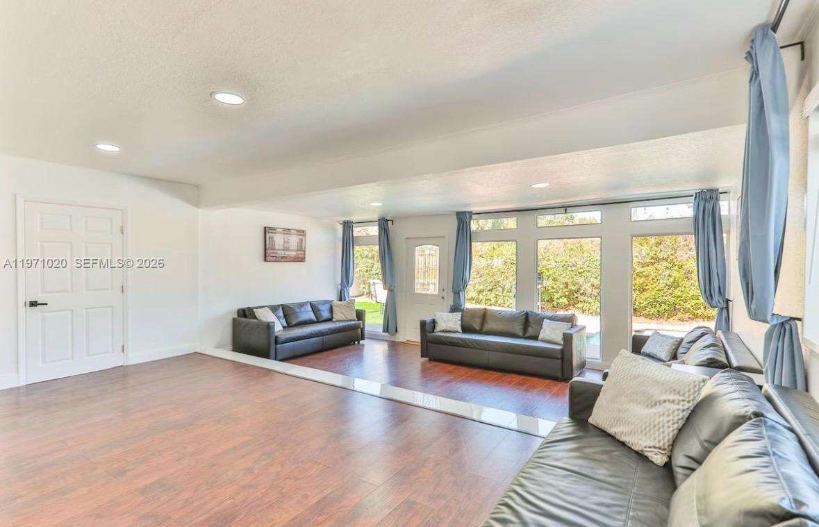  , Miami, FL 33180 | Picture 7