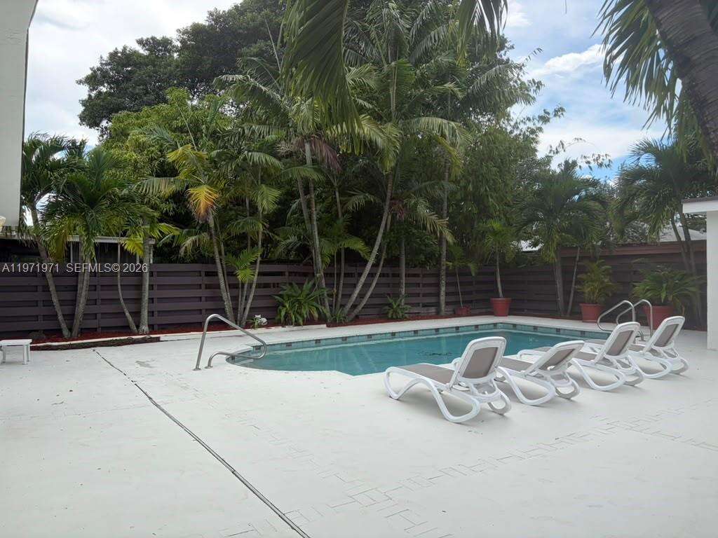 208 2nd Ave, Hallandale Beach, FL 33009 - For Sale photo 25