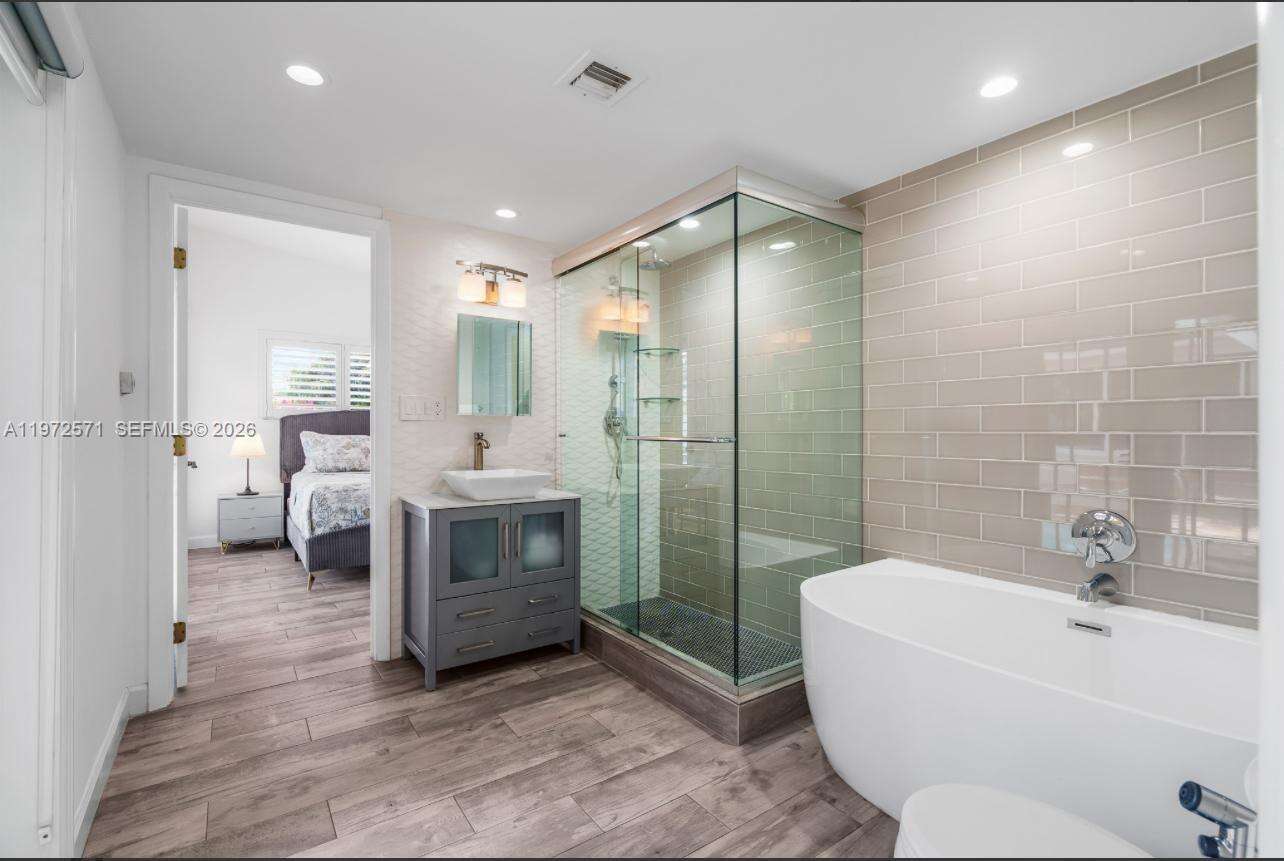 811 Highland Dr, Hollywood, FL 33021 - For Sale photo 3