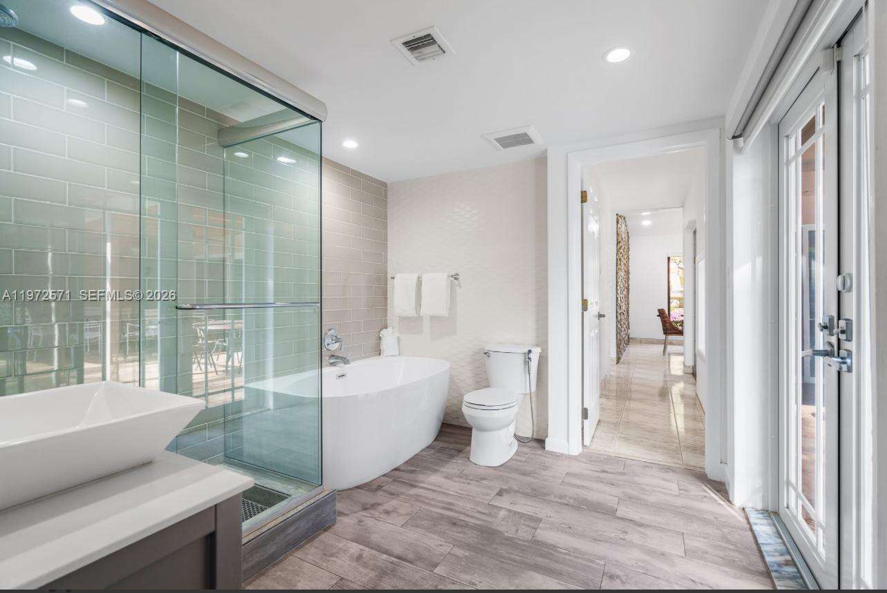 811 Highland Dr, Hollywood, FL 33021 - For Sale photo 4