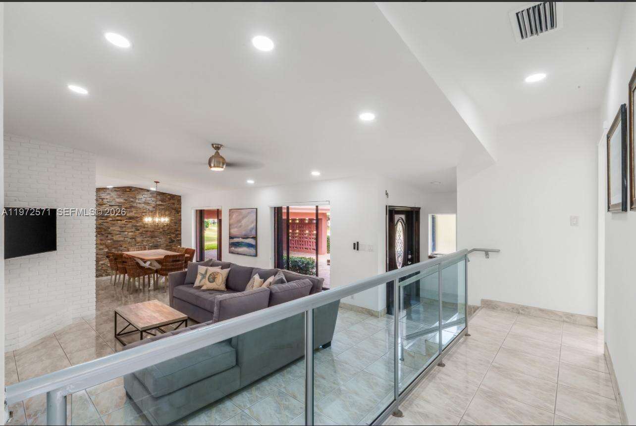 811 Highland Dr, Hollywood, FL 33021 - For Sale photo 5