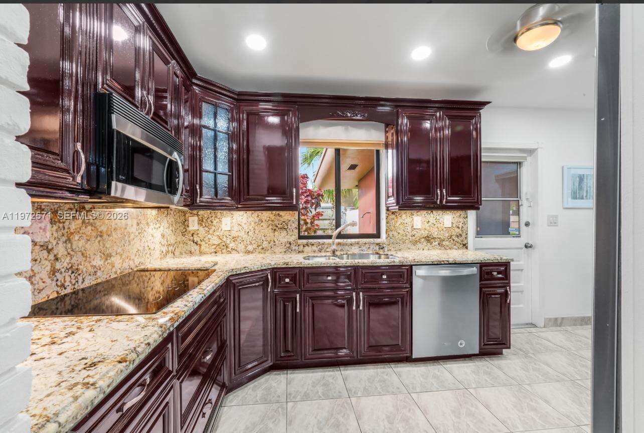 811 Highland Dr, Hollywood, FL 33021 - For Sale photo 6