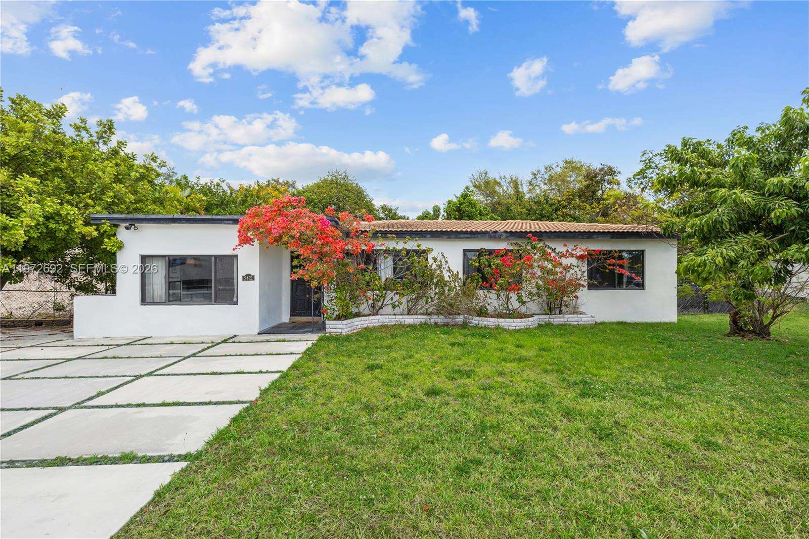 2421 187th St, Miami, FL 33180 | Picture 1