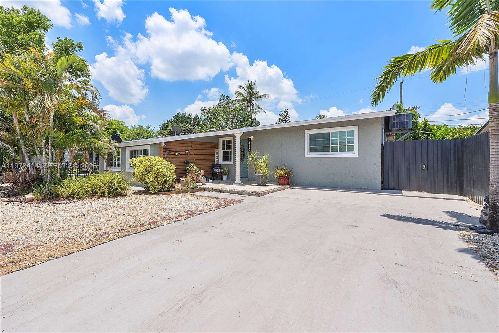 3410 72nd Ter, Hollywood, FL 33024 - For Sale photo 1
