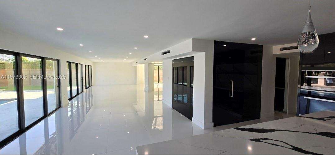 406 Holiday Dr, Hallandale Beach, FL 33009 | Picture 17