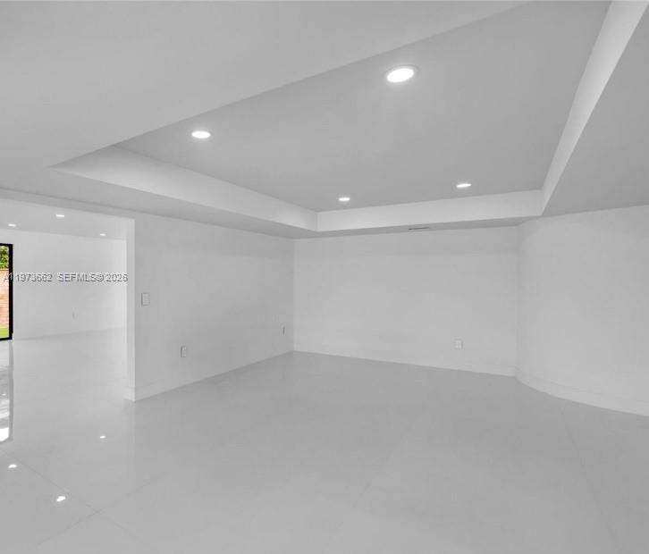 406 Holiday Dr, Hallandale Beach, FL 33009 | Picture 18