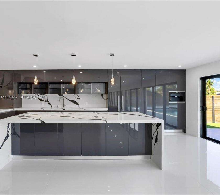 406 Holiday Dr, Hallandale Beach, FL 33009 | Picture 9