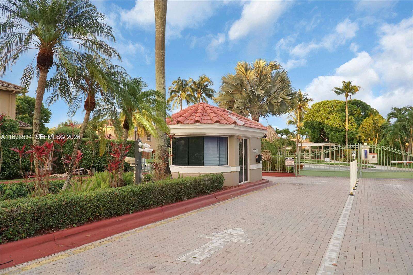 2150 100th Ave, Pembroke Pines, FL 33024 - For Sale photo 3