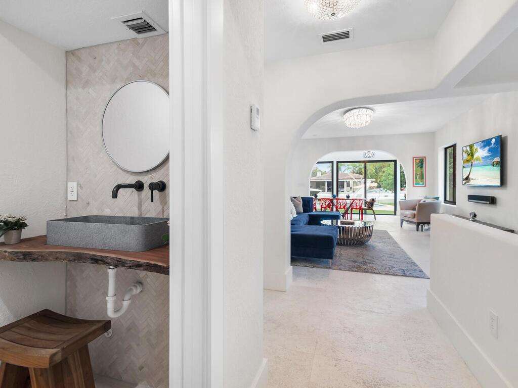 7820 Hawthorne, Miami Beach, FL 33141 - For Sale photo 24