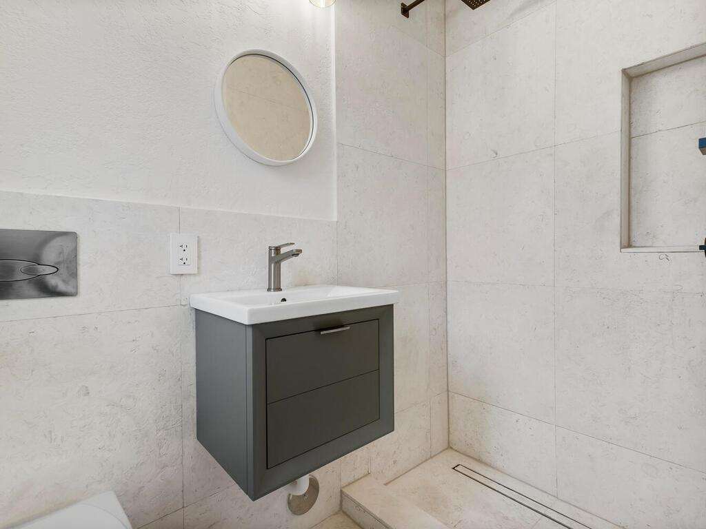 7820 Hawthorne, Miami Beach, FL 33141 - For Sale photo 29