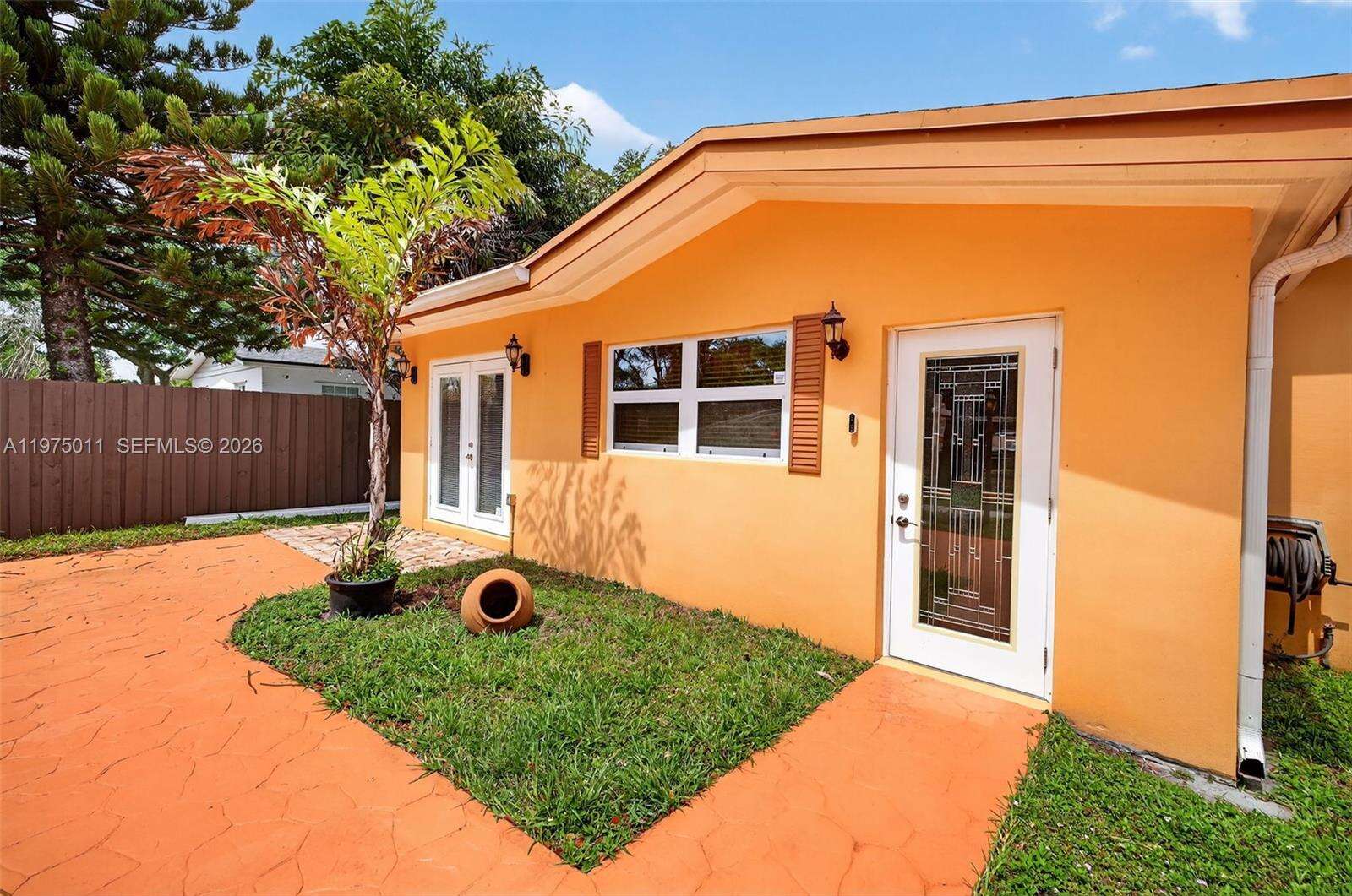 2543 Liberty St, Hollywood, FL 33020 | Picture 2