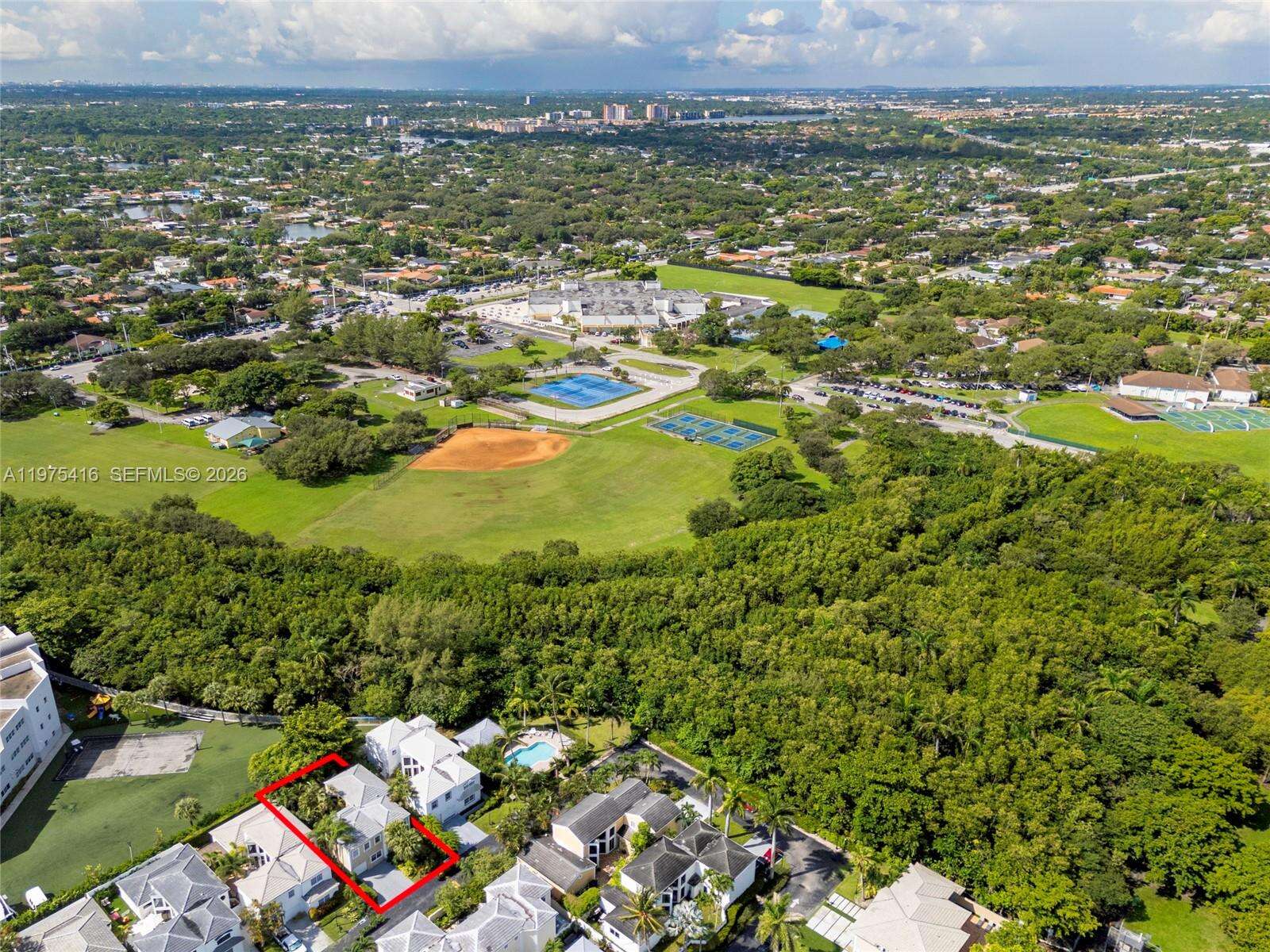 2518 206th Ter, Miami, FL 33180 | Picture 4